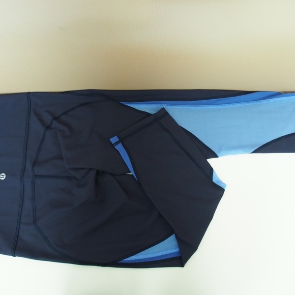 Lululemon Legging. Mix Mesh Blue Contrast Crop Legging Size 6 - Picture 9 of 10